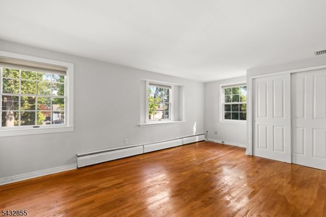 557 Monroe Ct, River Edge Boro, NJ 07661