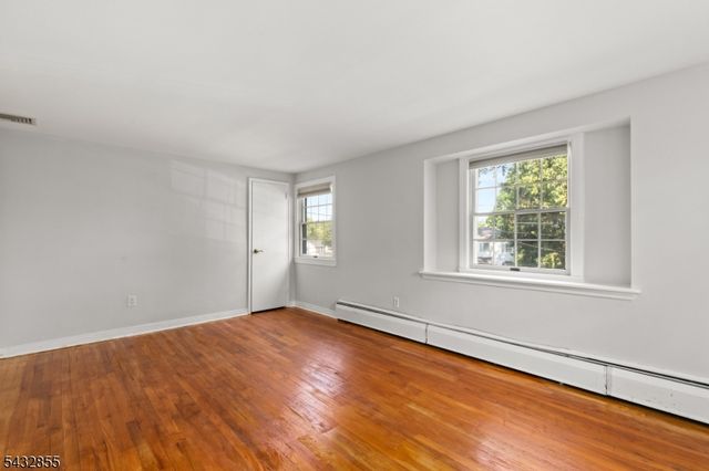 557 Monroe Ct, River Edge Boro, NJ 07661