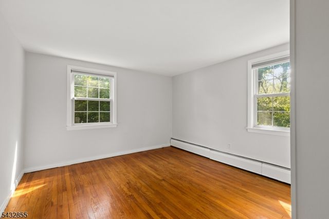 557 Monroe Ct, River Edge Boro, NJ 07661