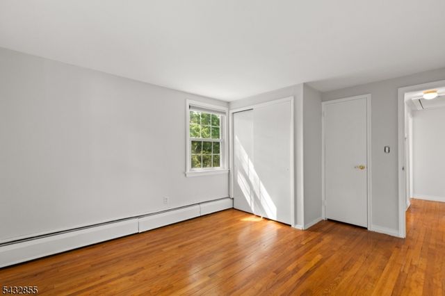 557 Monroe Ct, River Edge Boro, NJ 07661