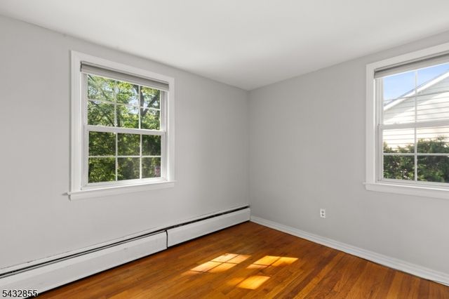 557 Monroe Ct, River Edge Boro, NJ 07661