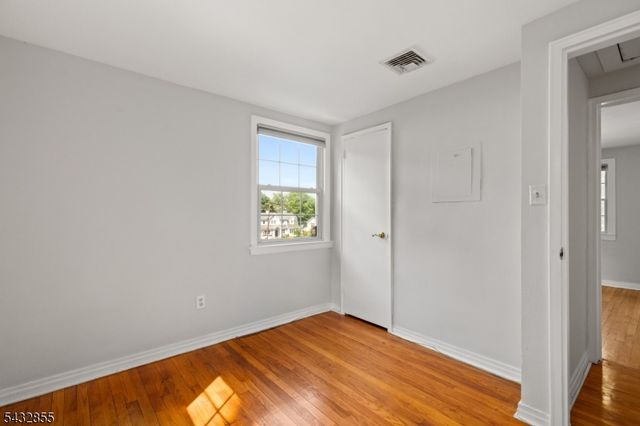 557 Monroe Ct, River Edge Boro, NJ 07661