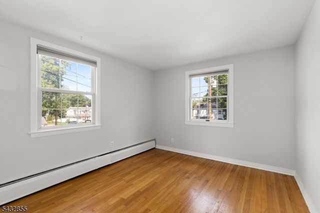 557 Monroe Ct, River Edge Boro, NJ 07661