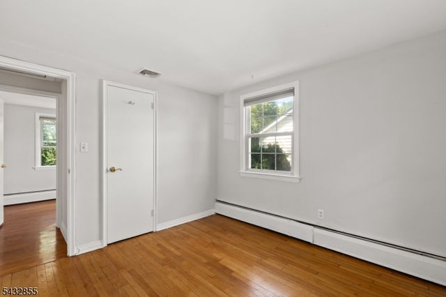 557 Monroe Ct, River Edge Boro, NJ 07661
