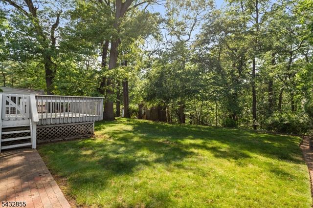 557 Monroe Ct, River Edge Boro, NJ 07661