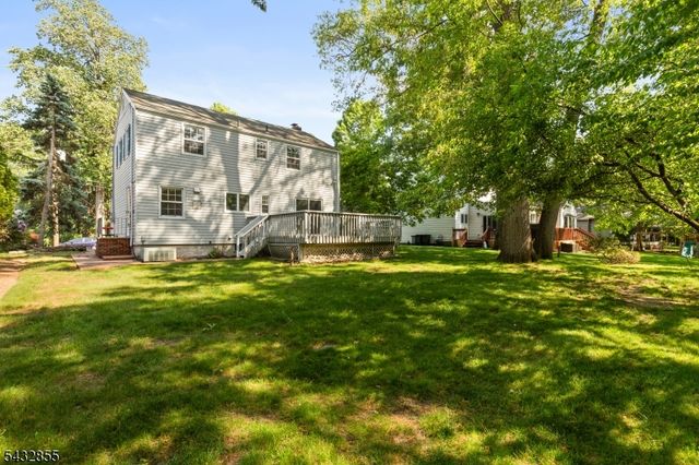 557 Monroe Ct, River Edge Boro, NJ 07661