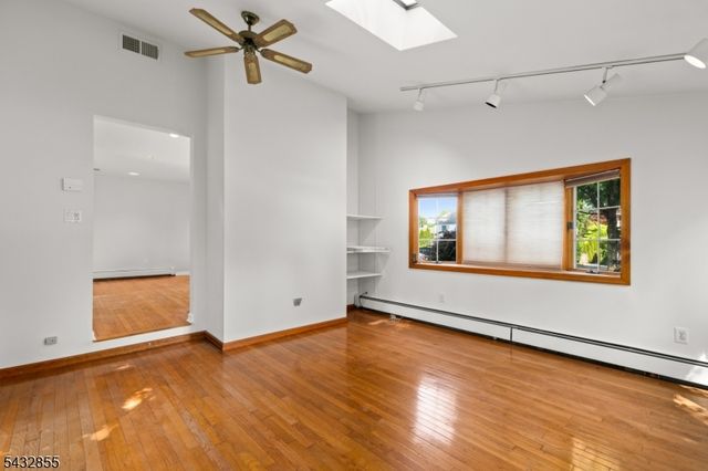 557 Monroe Ct, River Edge Boro, NJ 07661