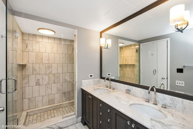 161 E Chicago Avenue 31E, Chicago, IL 60611