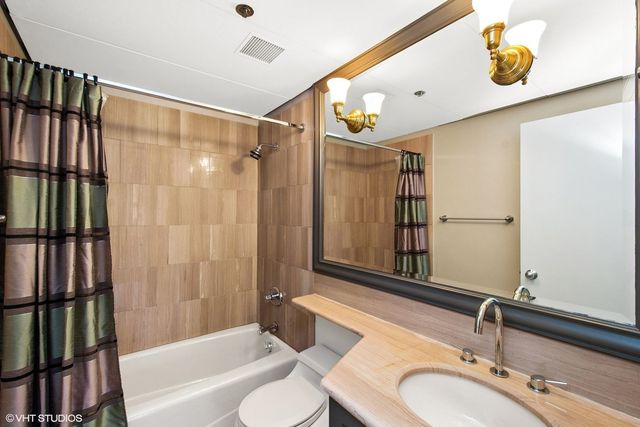 161 E Chicago Avenue 31E, Chicago, IL 60611