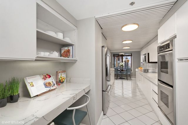 161 E Chicago Avenue 31E, Chicago, IL 60611