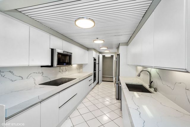 161 E Chicago Avenue 31E, Chicago, IL 60611