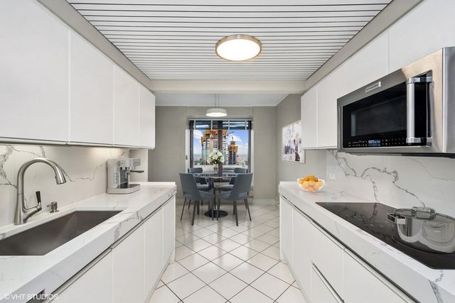 161 E Chicago Avenue 31E, Chicago, IL 60611