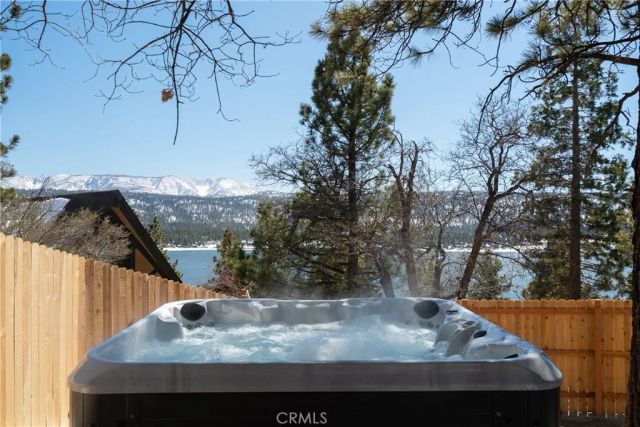 955 Deer Trail Lane, Fawnskin, CA 92333