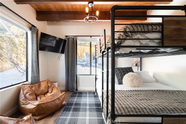 955 Deer Trail Lane, Fawnskin, CA 92333