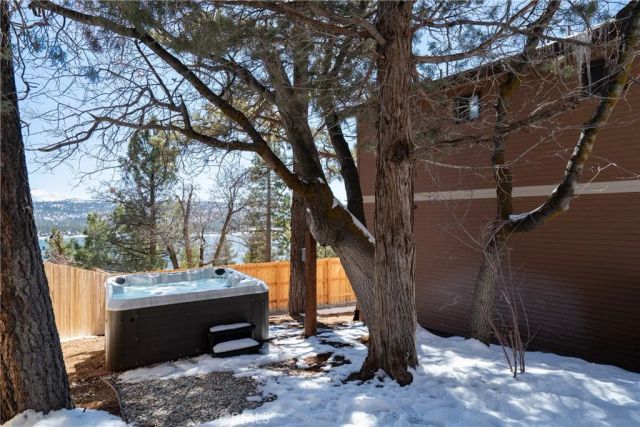 955 Deer Trail Lane, Fawnskin, CA 92333