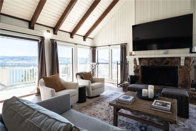 955 Deer Trail Lane, Fawnskin, CA 92333