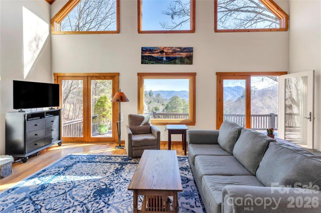 1111 Coyote Hollow Road, Waynesville, NC 28785