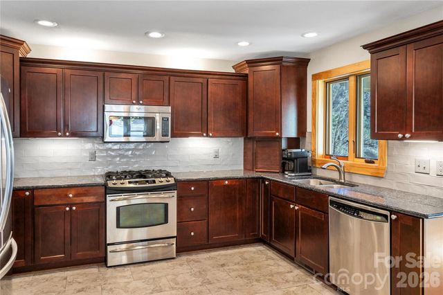 1111 Coyote Hollow Road, Waynesville, NC 28785