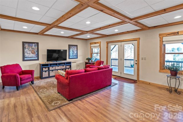 1111 Coyote Hollow Road, Waynesville, NC 28785