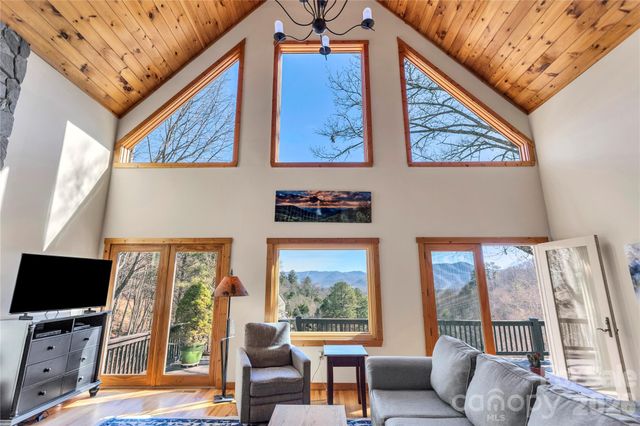 1111 Coyote Hollow Road, Waynesville, NC 28785