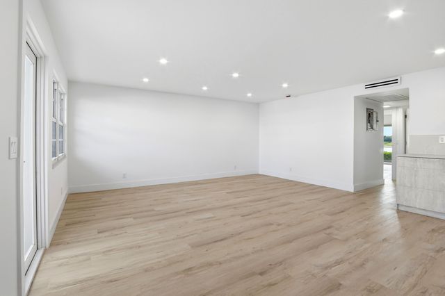1023 Guildford B, Boca Raton, FL 33434