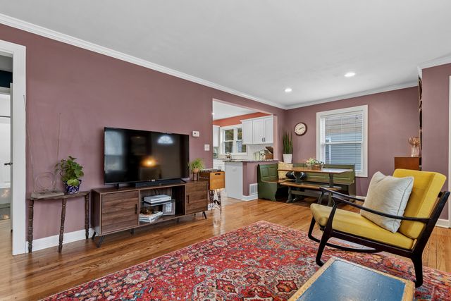 207 Glen Avenue, Crystal Lake, IL 60014