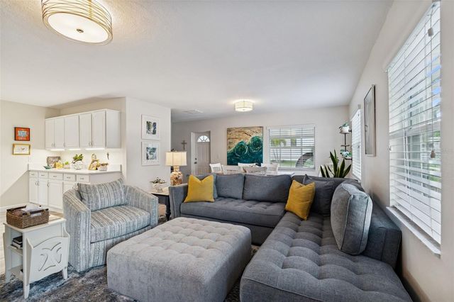 4724 W WALLCRAFT AVENUE, Tampa, FL 33611