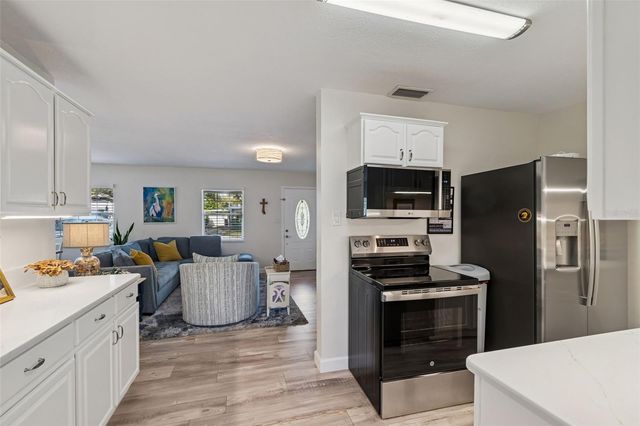 4724 W WALLCRAFT AVENUE, Tampa, FL 33611