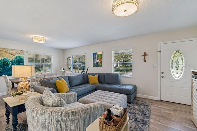 4724 W WALLCRAFT AVENUE, Tampa, FL 33611