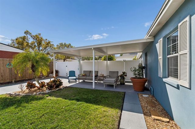 4724 W WALLCRAFT AVENUE, Tampa, FL 33611