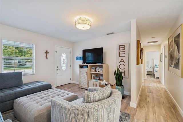 4724 W WALLCRAFT AVENUE, Tampa, FL 33611