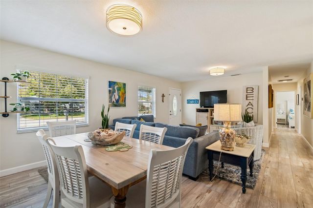 4724 W WALLCRAFT AVENUE, Tampa, FL 33611