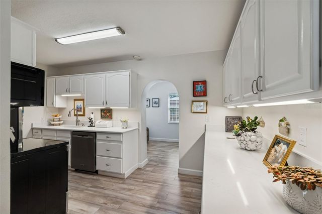 4724 W WALLCRAFT AVENUE, Tampa, FL 33611