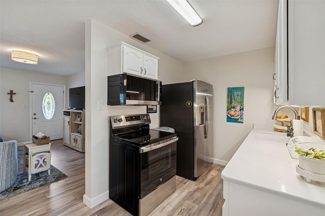 4724 W WALLCRAFT AVENUE, Tampa, FL 33611