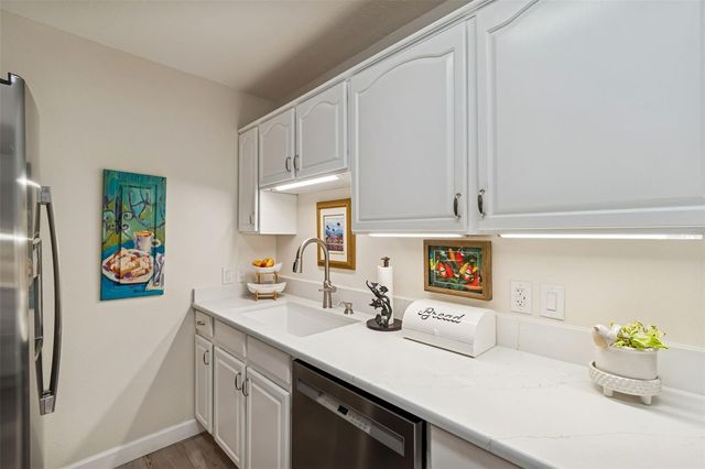 4724 W WALLCRAFT AVENUE, Tampa, FL 33611