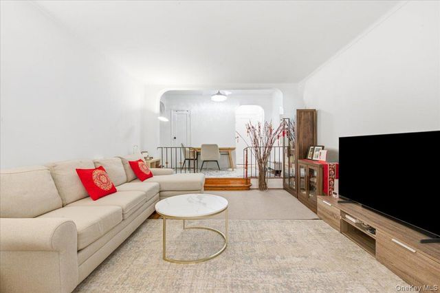 110-35 72nd Road 202, Forest Hills, NY 11375