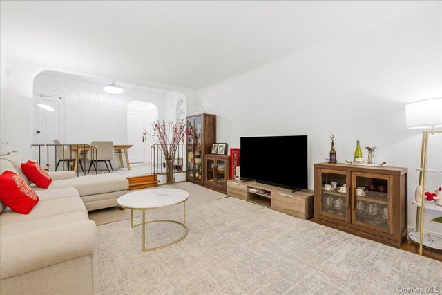 110-35 72nd Road 202, Forest Hills, NY 11375