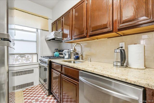 110-35 72nd Road 202, Forest Hills, NY 11375