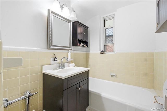 110-35 72nd Road 202, Forest Hills, NY 11375