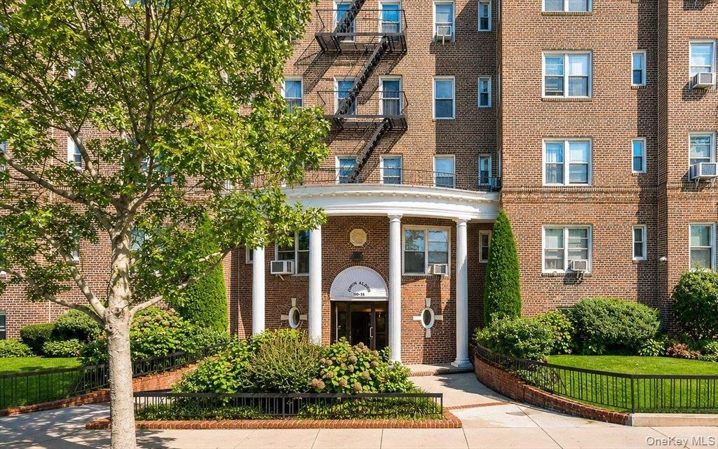 110-35 72nd Road 202, Forest Hills, NY 11375