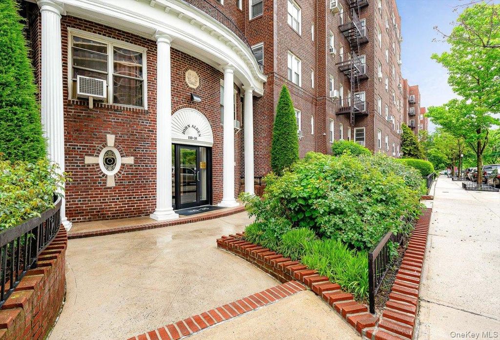 110-35 72nd Road 202, Forest Hills, NY 11375 — photo 2