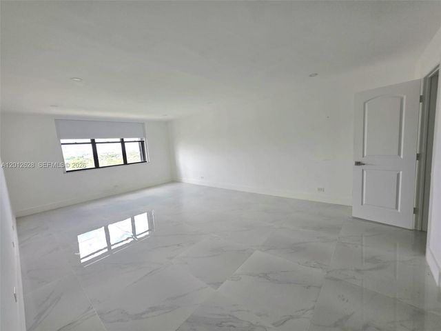 1800 NE 114th St 1101, Miami, FL 33181