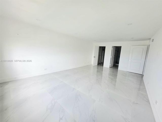 1800 NE 114th St 1101, Miami, FL 33181