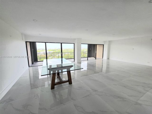1800 NE 114th St 1101, Miami, FL 33181