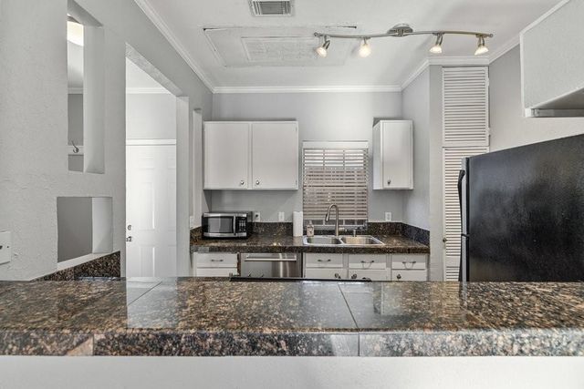 3818 N Hall Street 125, Dallas, TX 75219