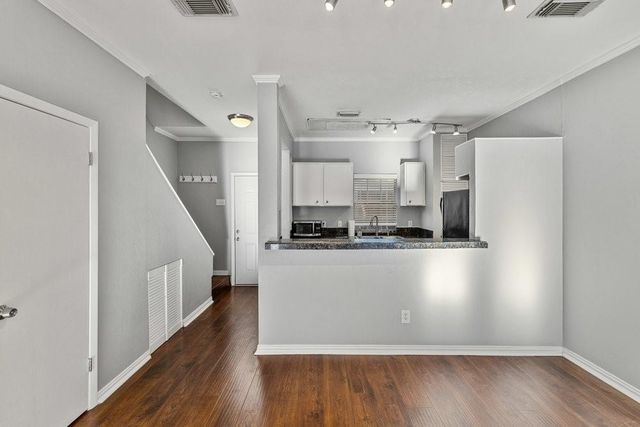 3818 N Hall Street 125, Dallas, TX 75219