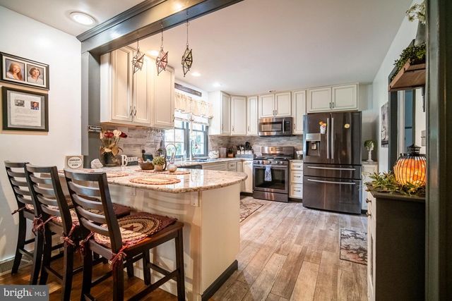 864 ELHAM DR, York, PA 17406