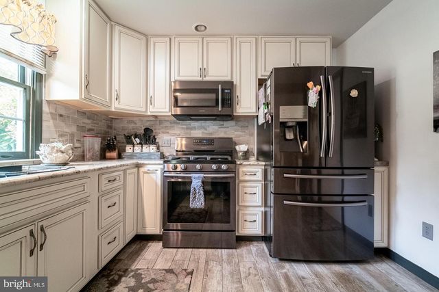 864 ELHAM DR, York, PA 17406