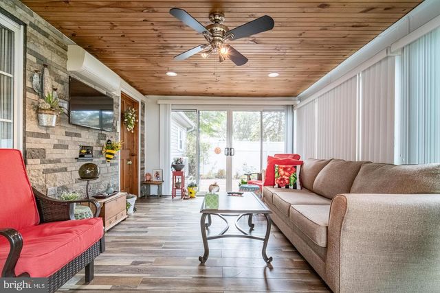 864 ELHAM DR, York, PA 17406