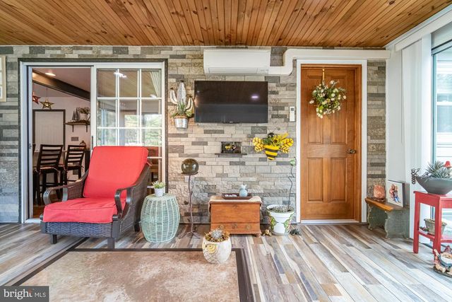 864 ELHAM DR, York, PA 17406